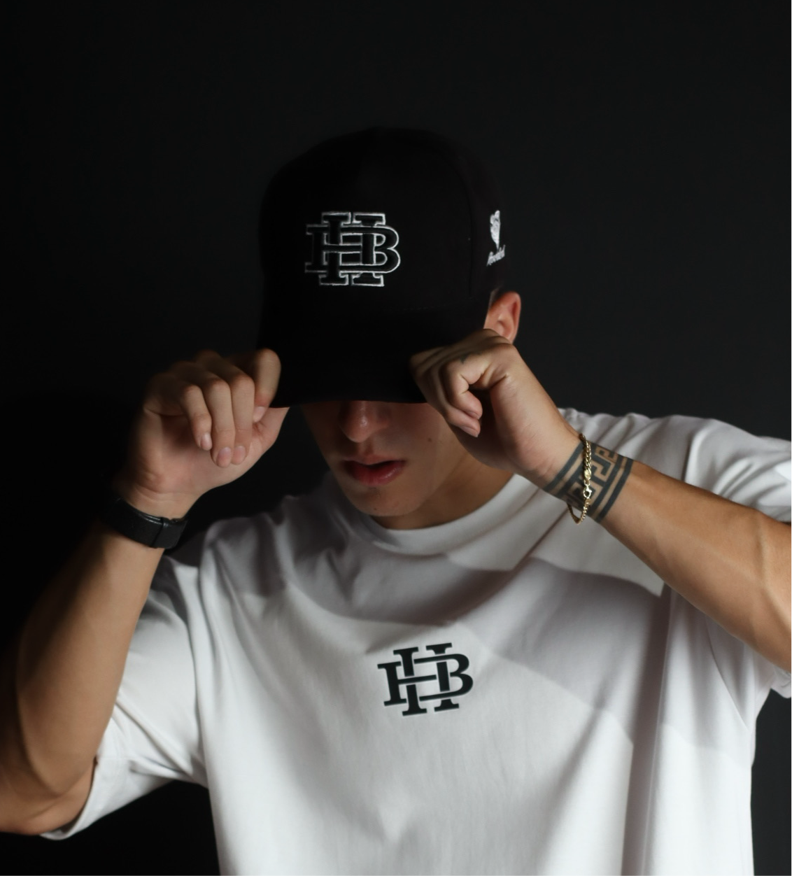 Monograma Negro Black Cap