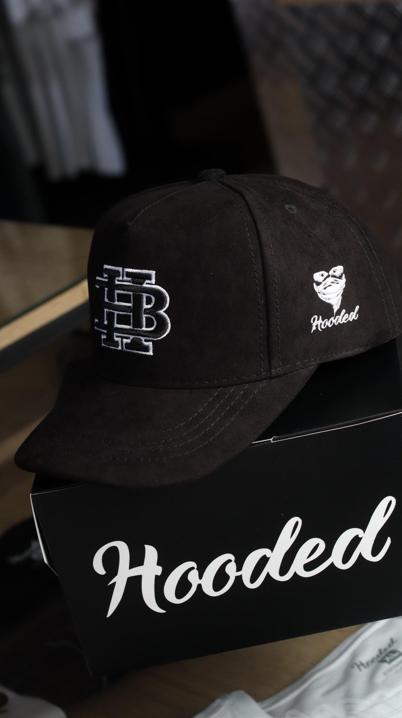Monograma Negro Black Cap