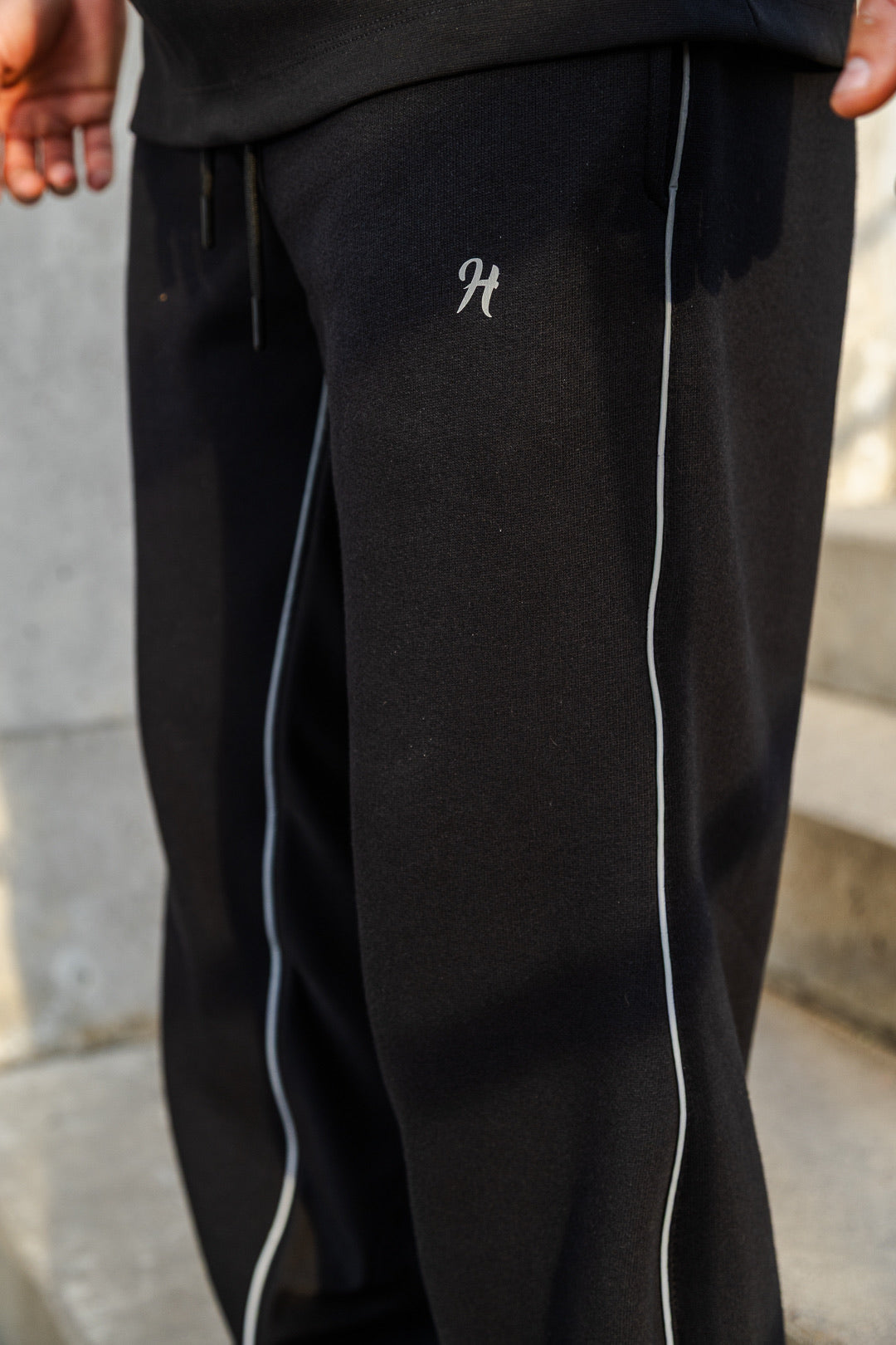 Vena Reflective Black Sweatpants