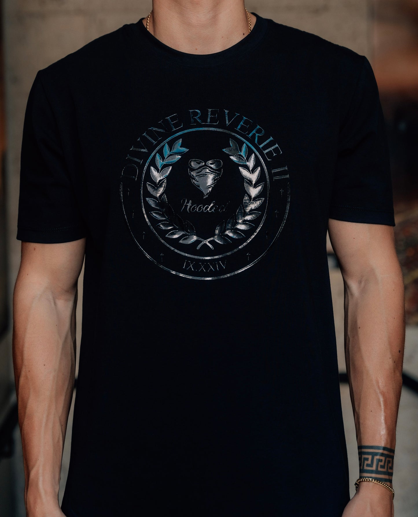 Medallón Black T-Shirt